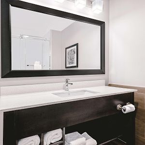 King Room Bath Tub Mobility or Hearing Accessible Non-Smoking